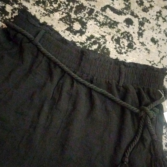 NWT black JOE B. high & elastic waisted newsboy style shorts w/ tasseled belt-M - Picture 4 of 6